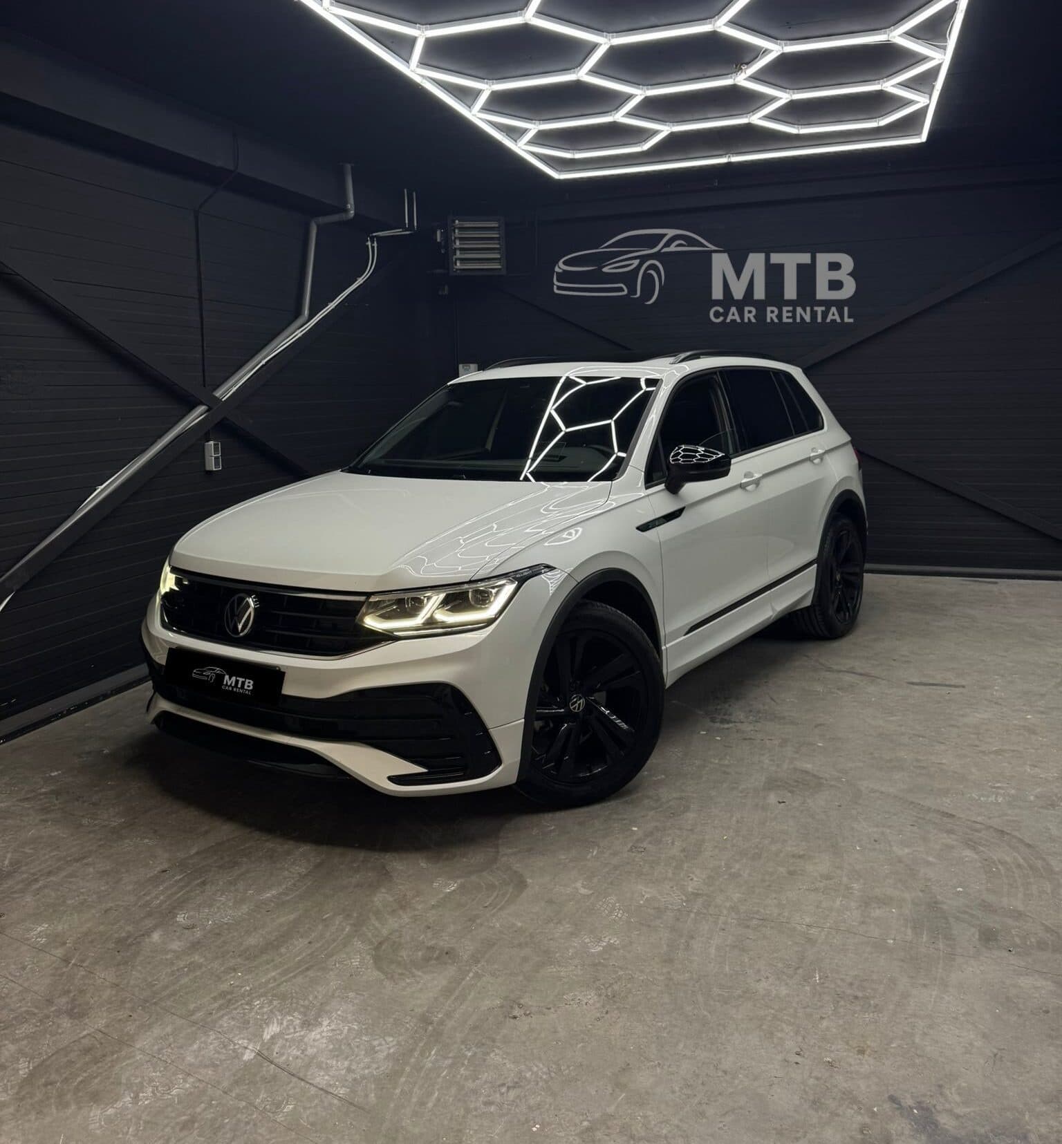 Volkswagen Tiguan R-Line huren Lelystad — MTBCARRENTAL