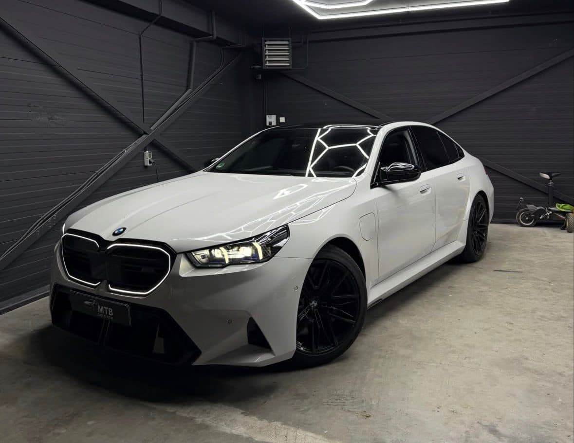 BMW M5 Competition huren Lelystad — MTBCARRENTAL