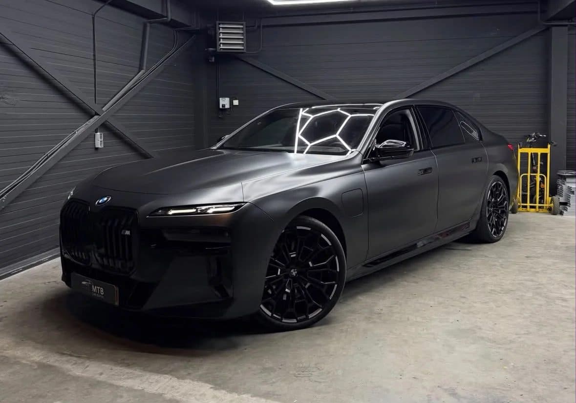 BMW M760i (2026) huren Lelystad — MTBCARRENTAL