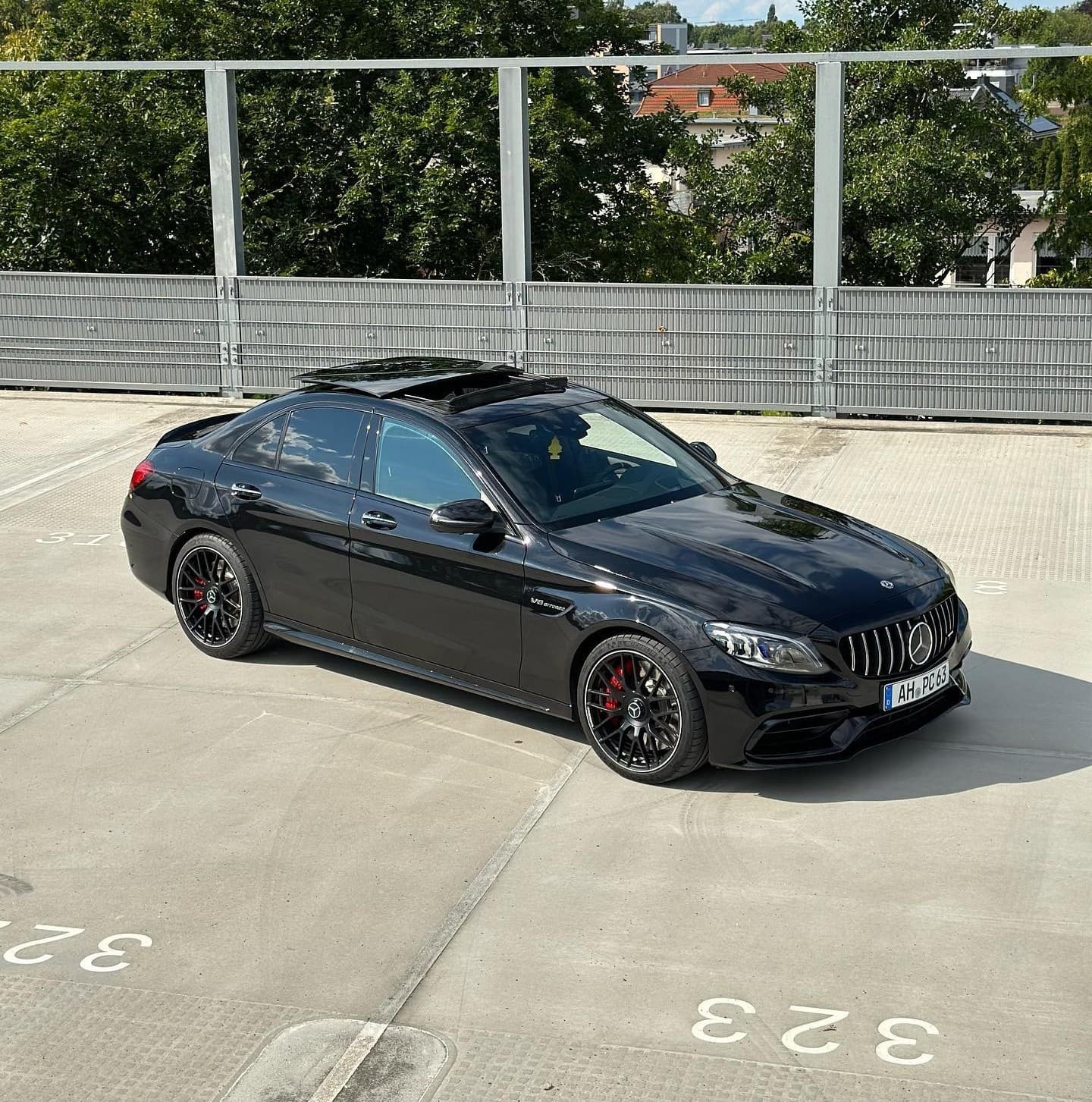 Mercedes-Benz C63s AMG huren Enschede — Platinum Cars