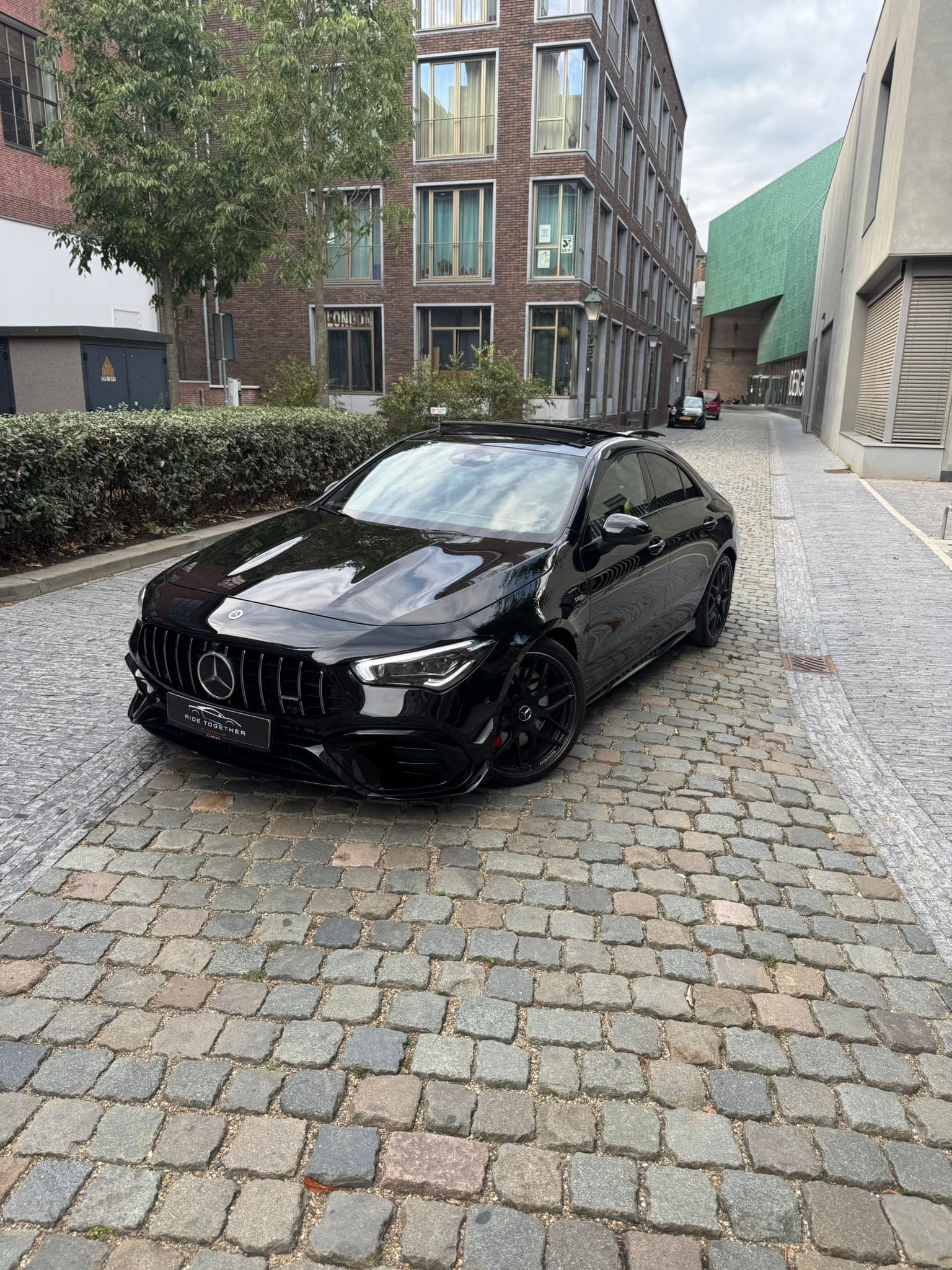 Mercedes-Benz CLA45s AMG huren Den Bosch — RideTogether