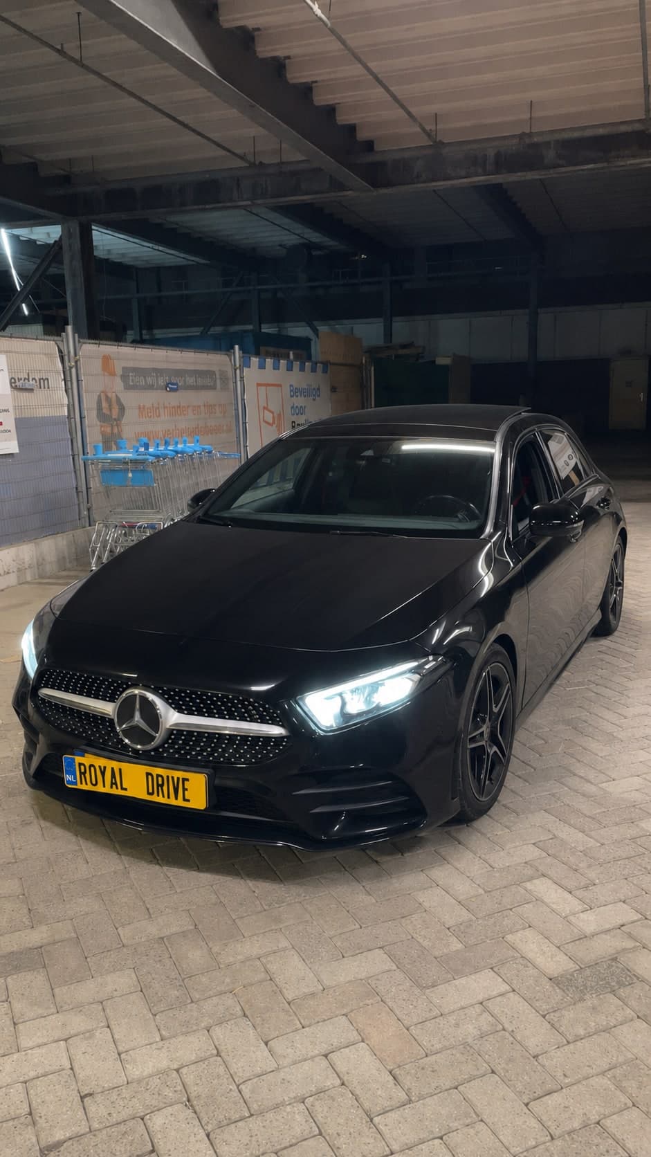 Mercedes-Benz A klasse huren Den Haag — Royal Drive