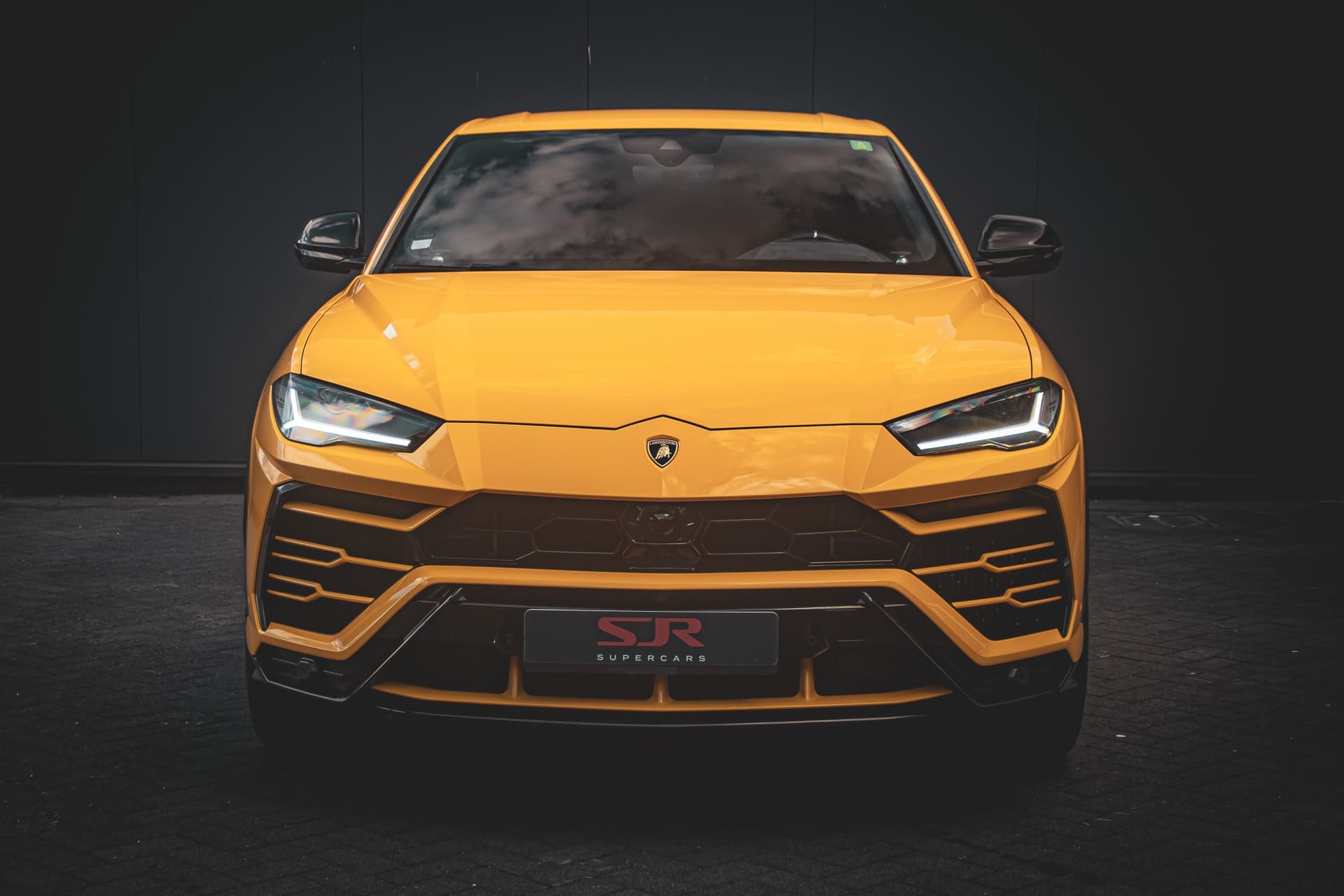 Lamborghini Urus huren Den Bosch — SJR Supercars