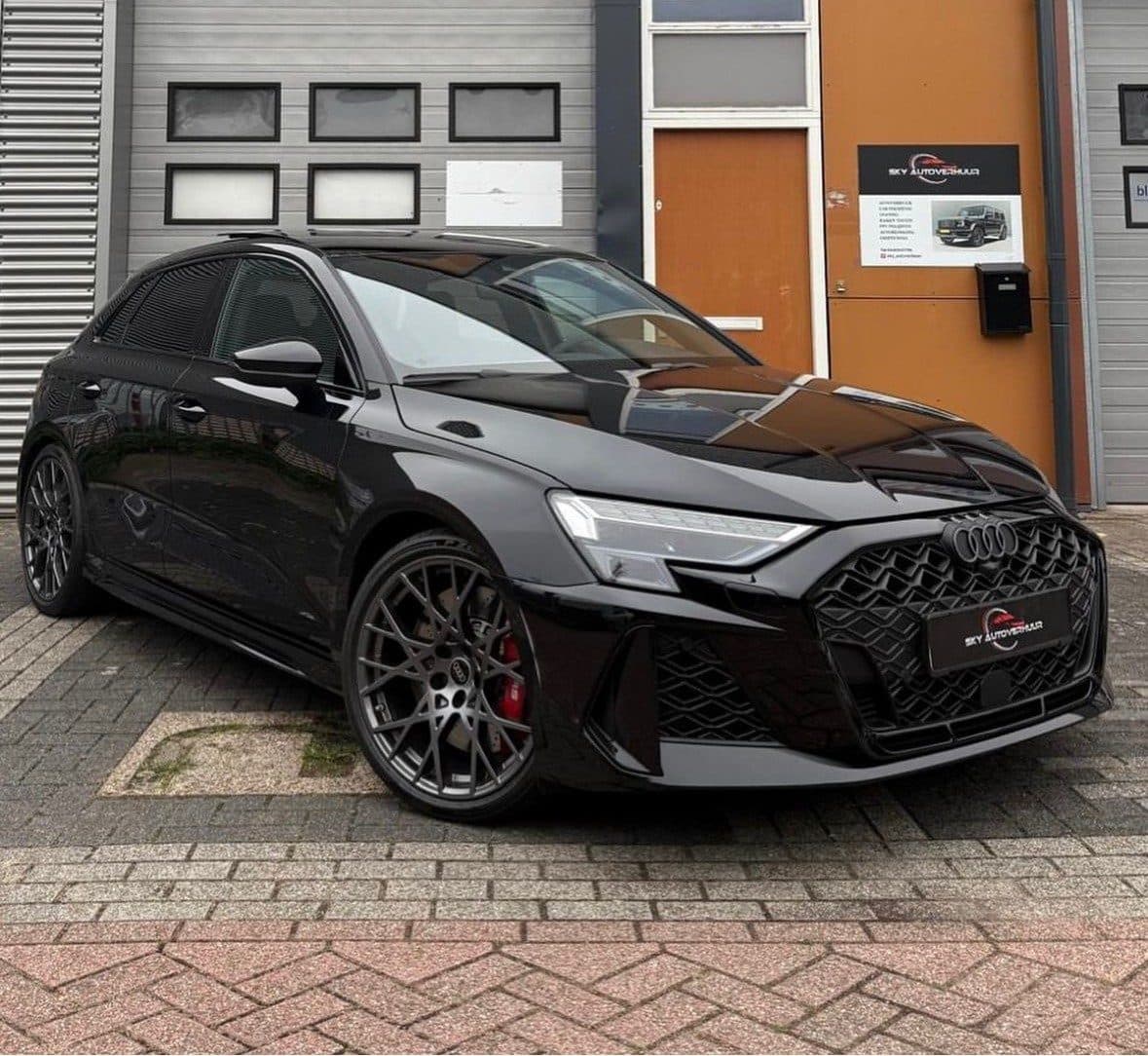 Audi RS3 Sportback (2025) huren Rotterdam — Sky Autoverhuur