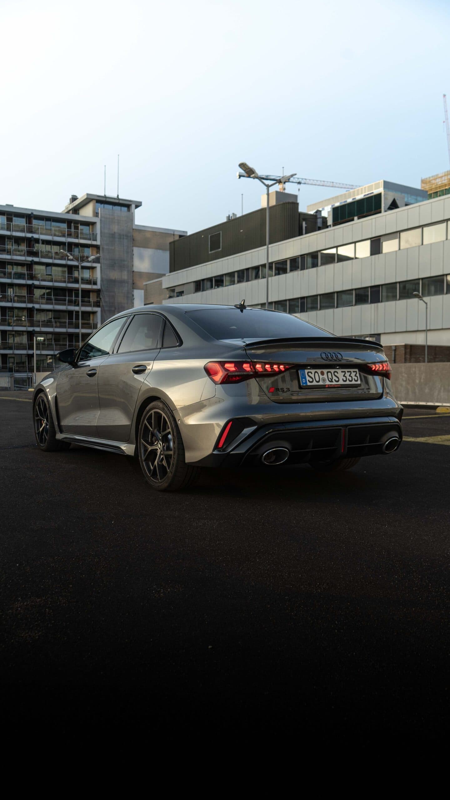 Audi RS3 Limousine huren Rotterdam — SOS Autoverhuur Autoverhuur