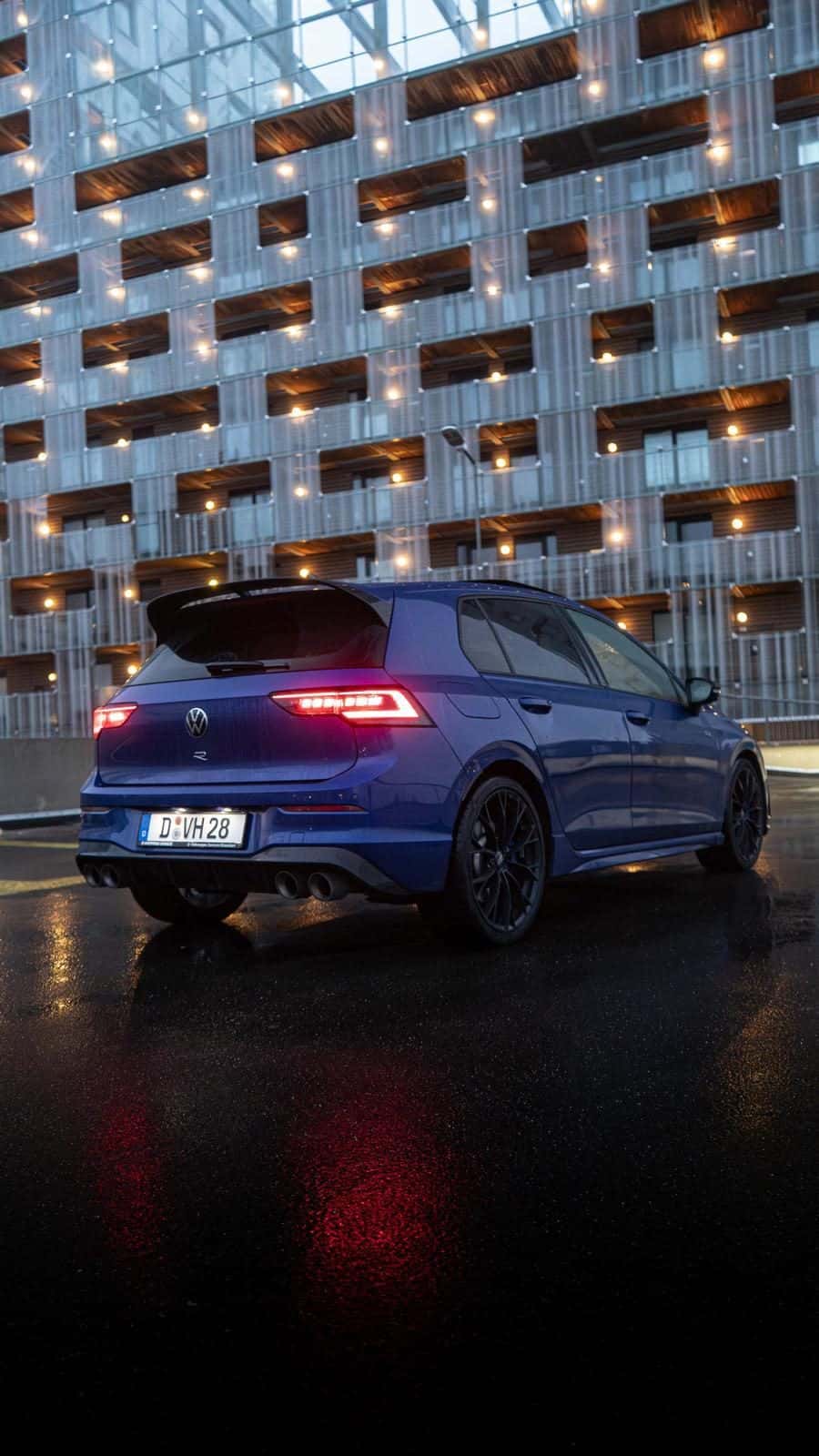 Volkswagen Golf 8.5R Black Edition huren Rotterdam — SOS Autoverhuur