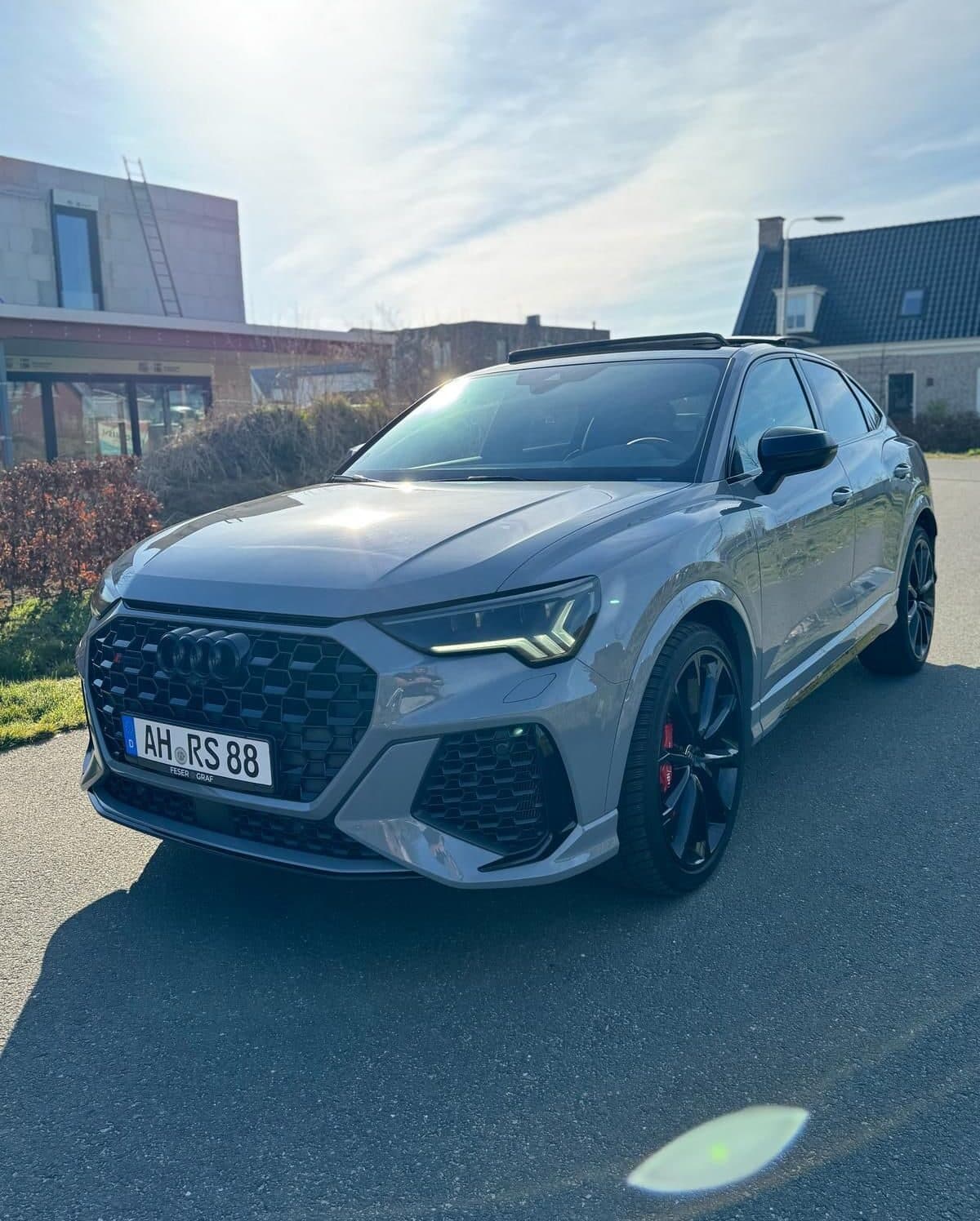 Audi RSQ3 Sportback huren Enschede — UnlimitedCarsRental