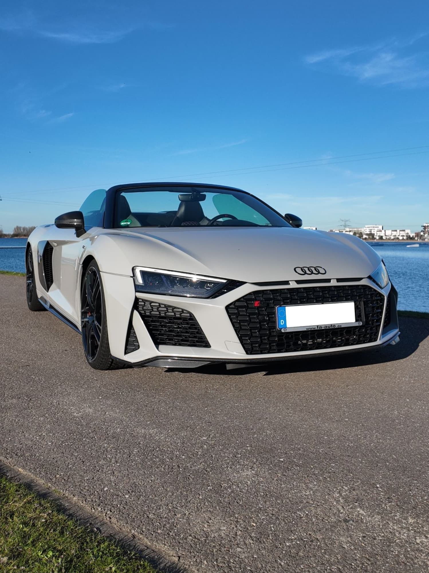 Audi R8 Spyder huren Rotterdam — Urban Drive Rental