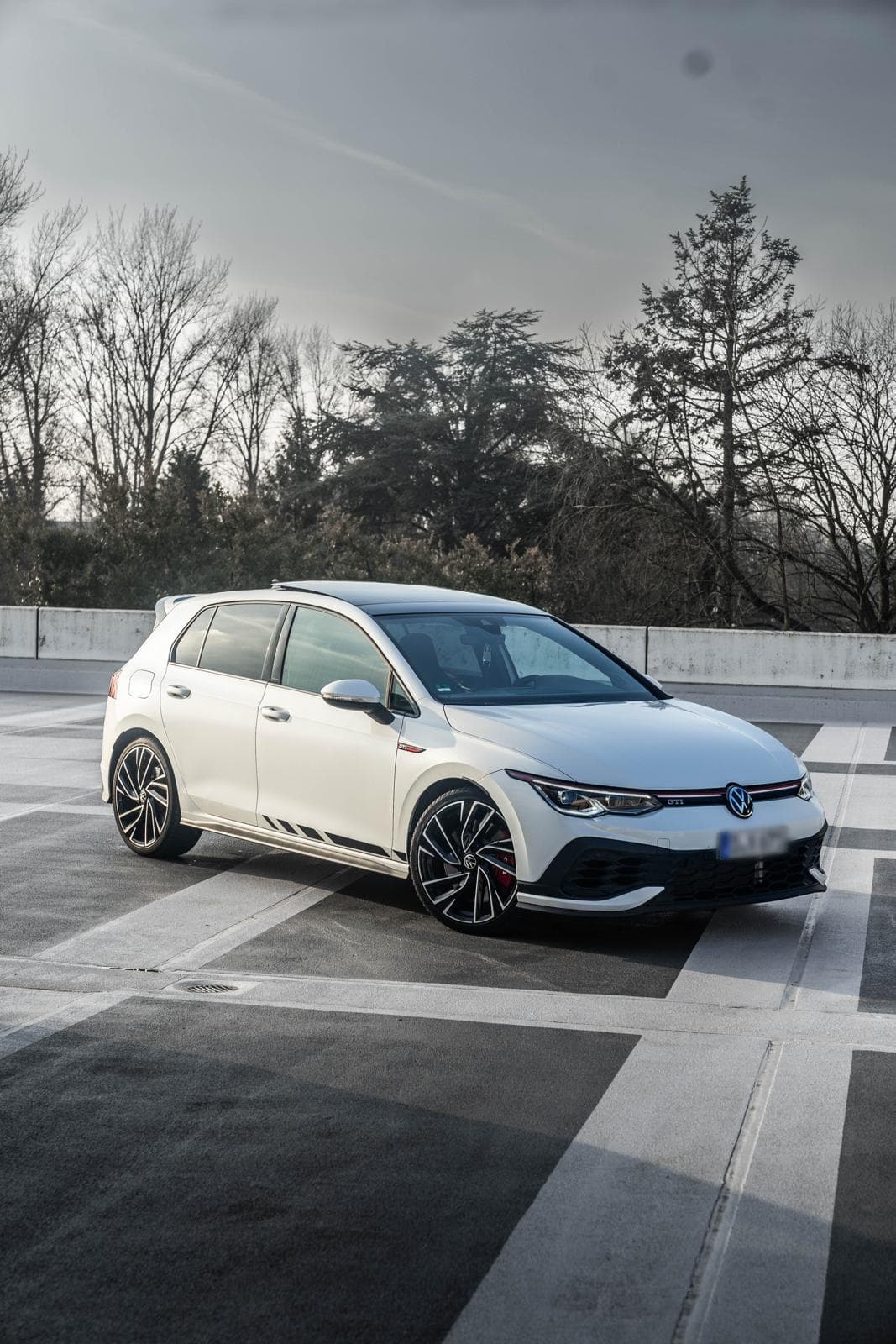 Volkswagen Golf 8 GTI Clubsport huren Rotterdam — V8 Autoverhuur