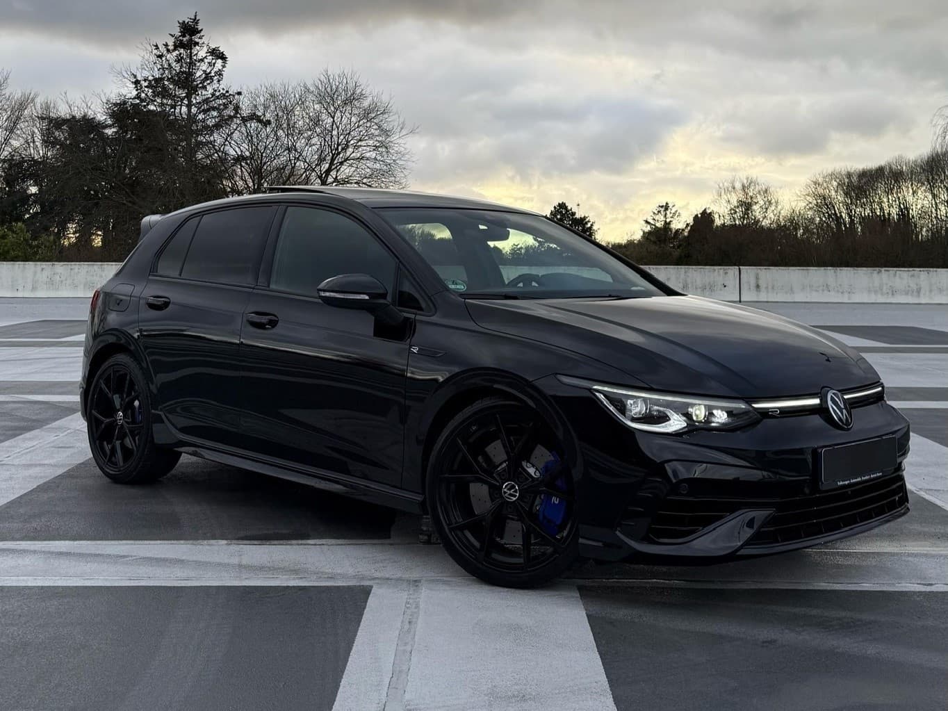 Volkswagen Golf 8R Performance huren Rotterdam — V8 Autoverhuur