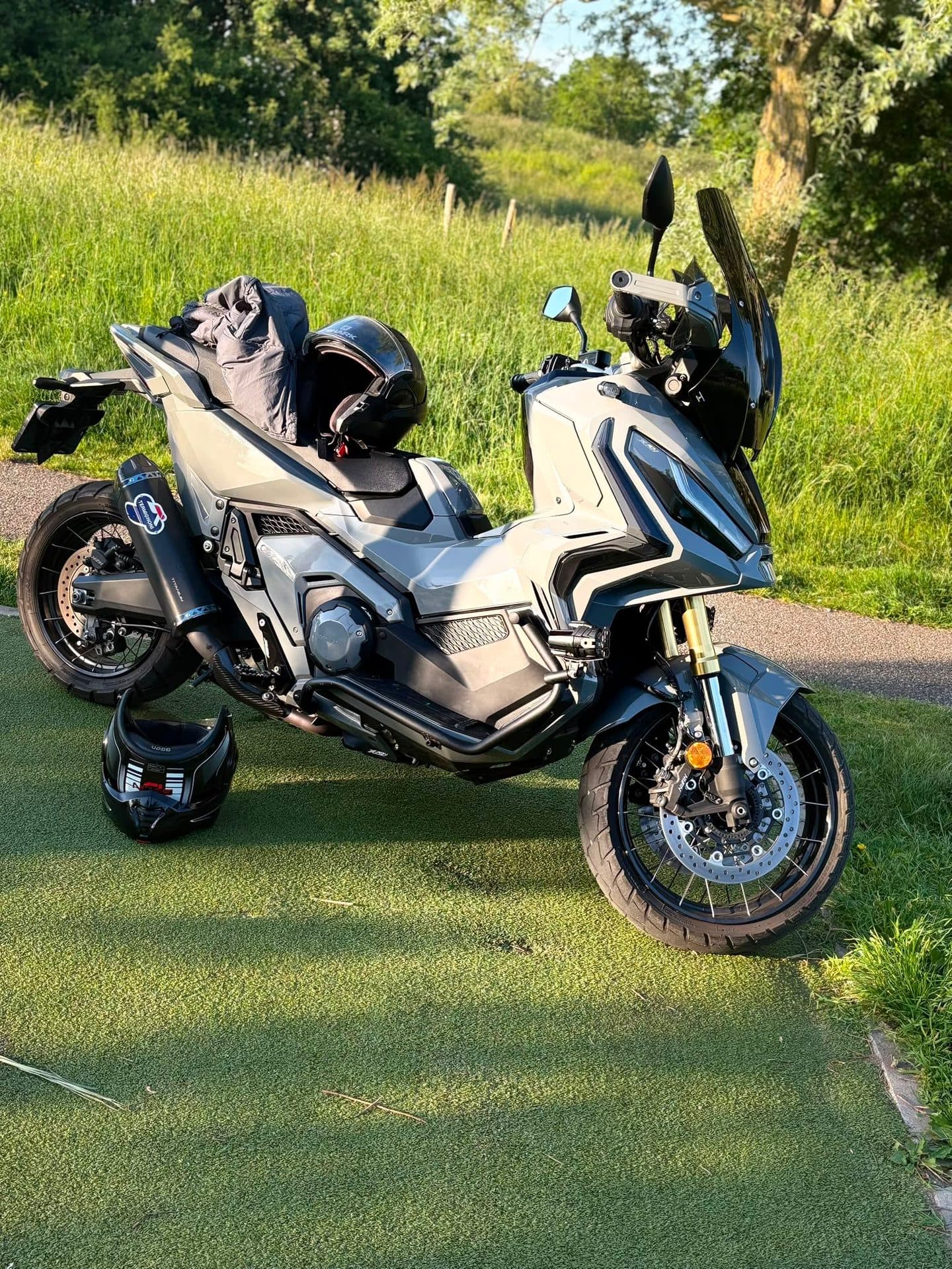 Honda X-ADV 750 huren Den Haag — Veloce Rentals