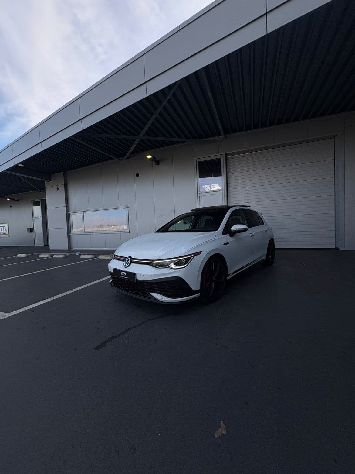 Volkswagen Golf 8 GTI Clubsport huren Rotterdam — Luxe Verhuur