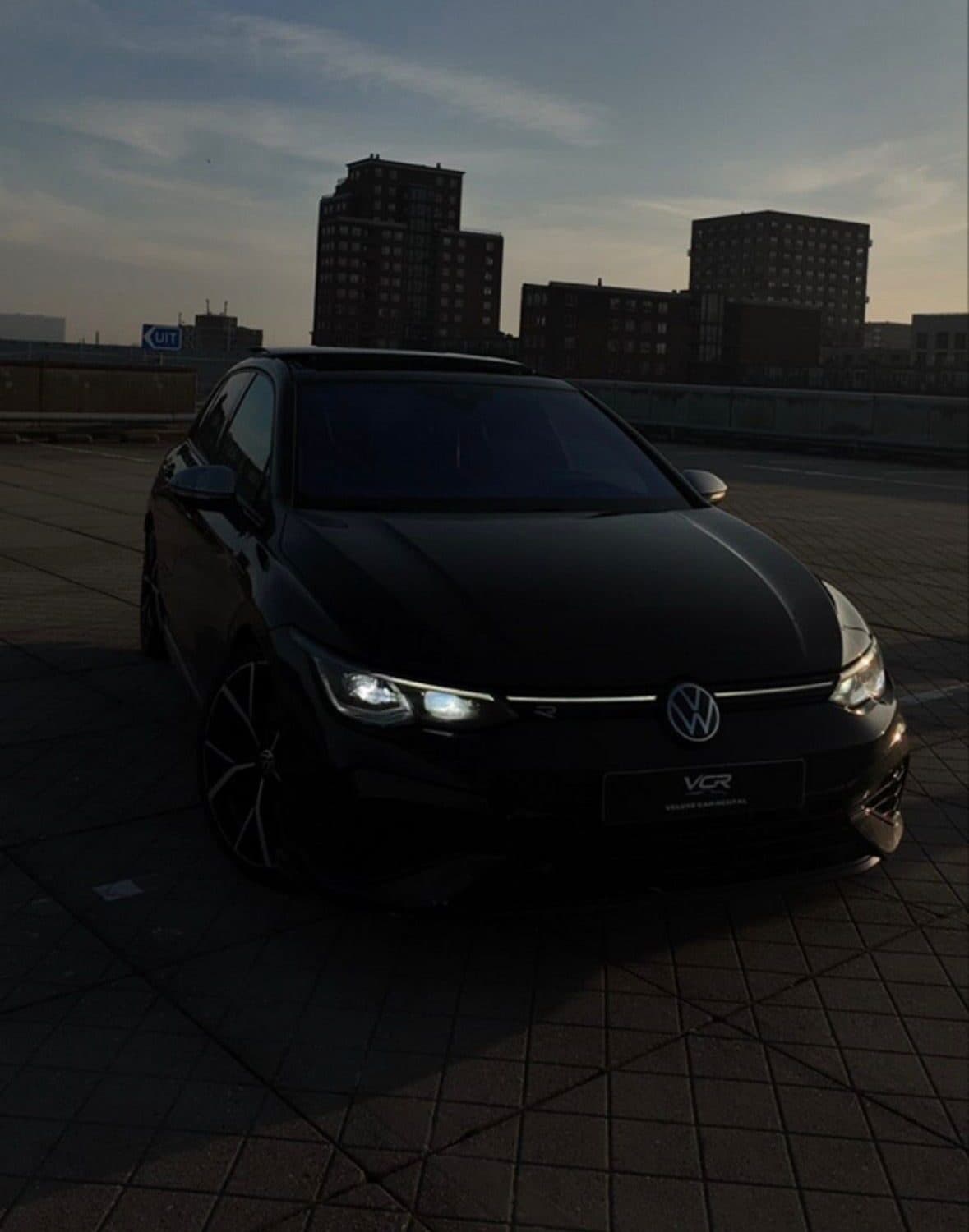 Volkswagen Golf 8R (420PK) huren Rotterdam — Luxe Verhuur