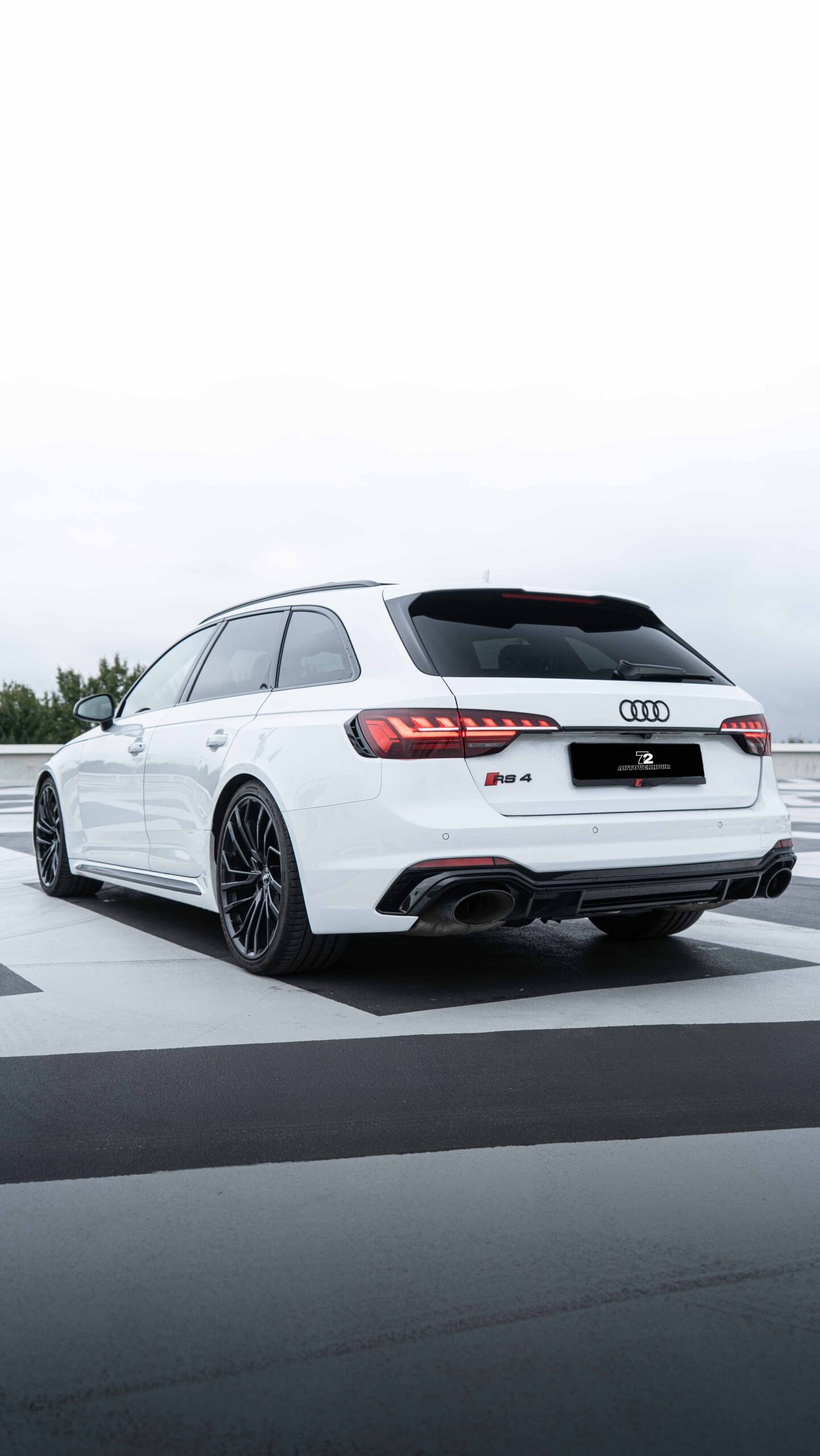 Audi RS4 Avant 10