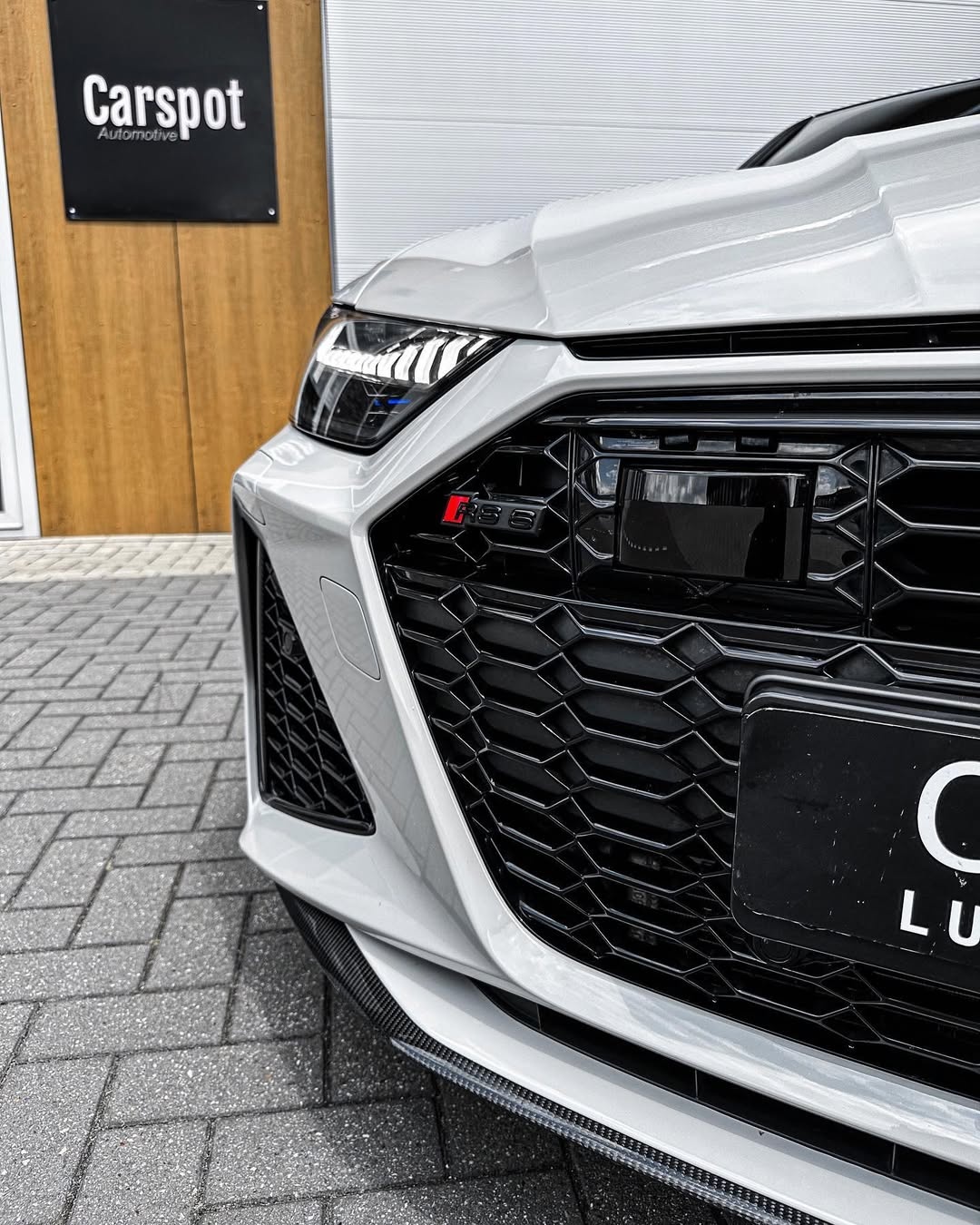 Audi RS6 C8 Avant 8