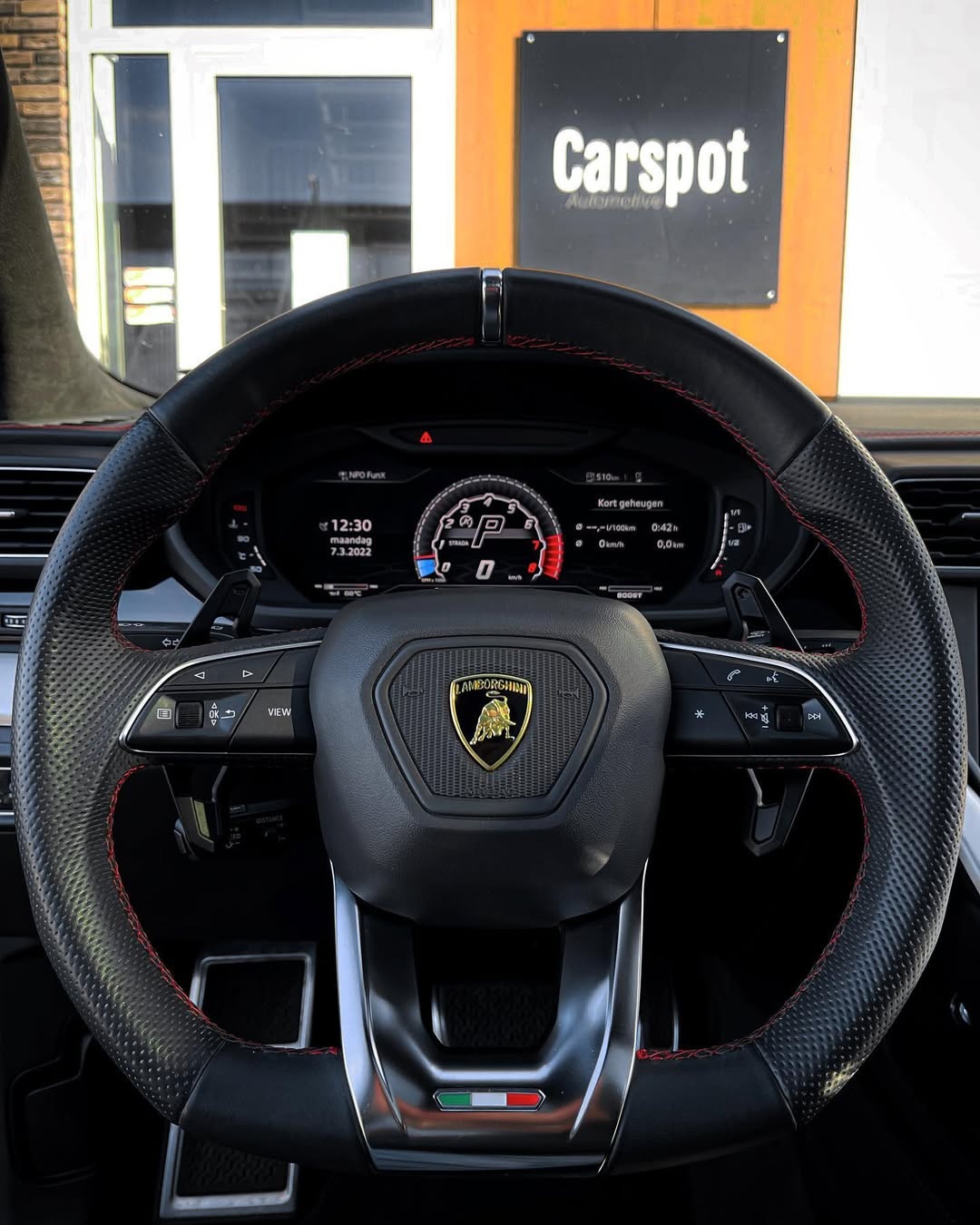 Lamborghini Urus (Rode Accenten) 8