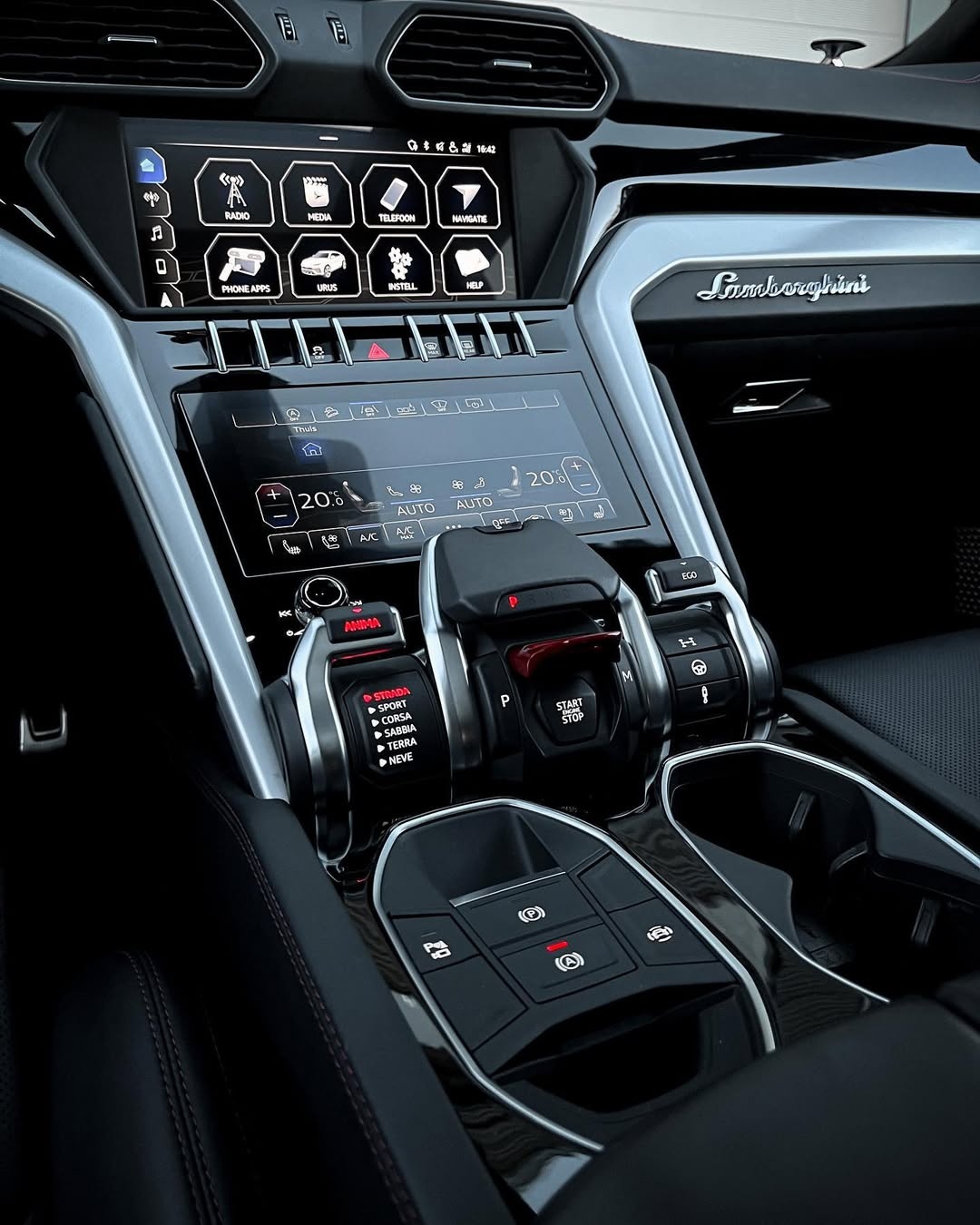 Lamborghini Urus (Rode Accenten) 10