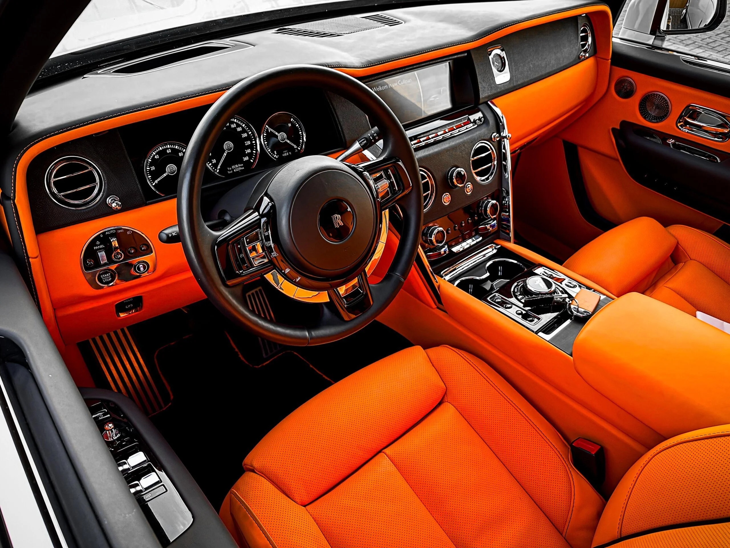 Rolls-Royce Cullinan Black Badge 11