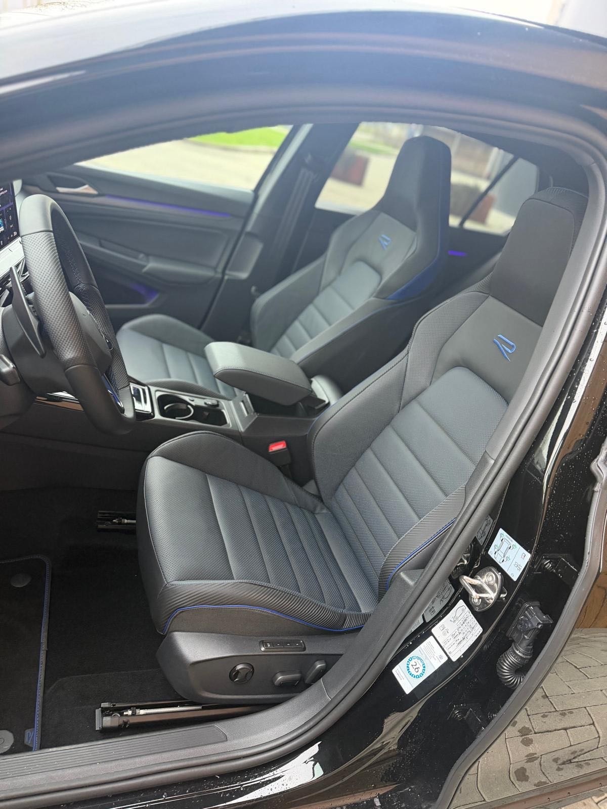 Volkswagen Golf 8.5R Black Edition 5