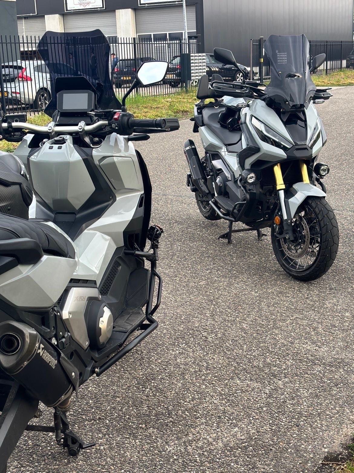 2x Honda X-ADV 750 3