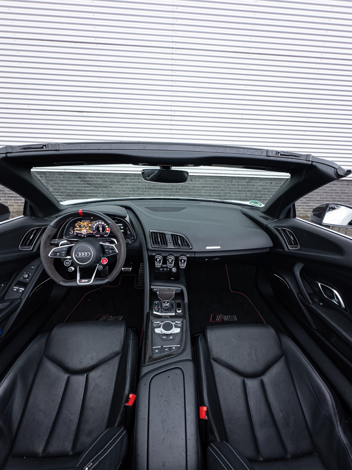 Audi R8 V10 Spyder 8