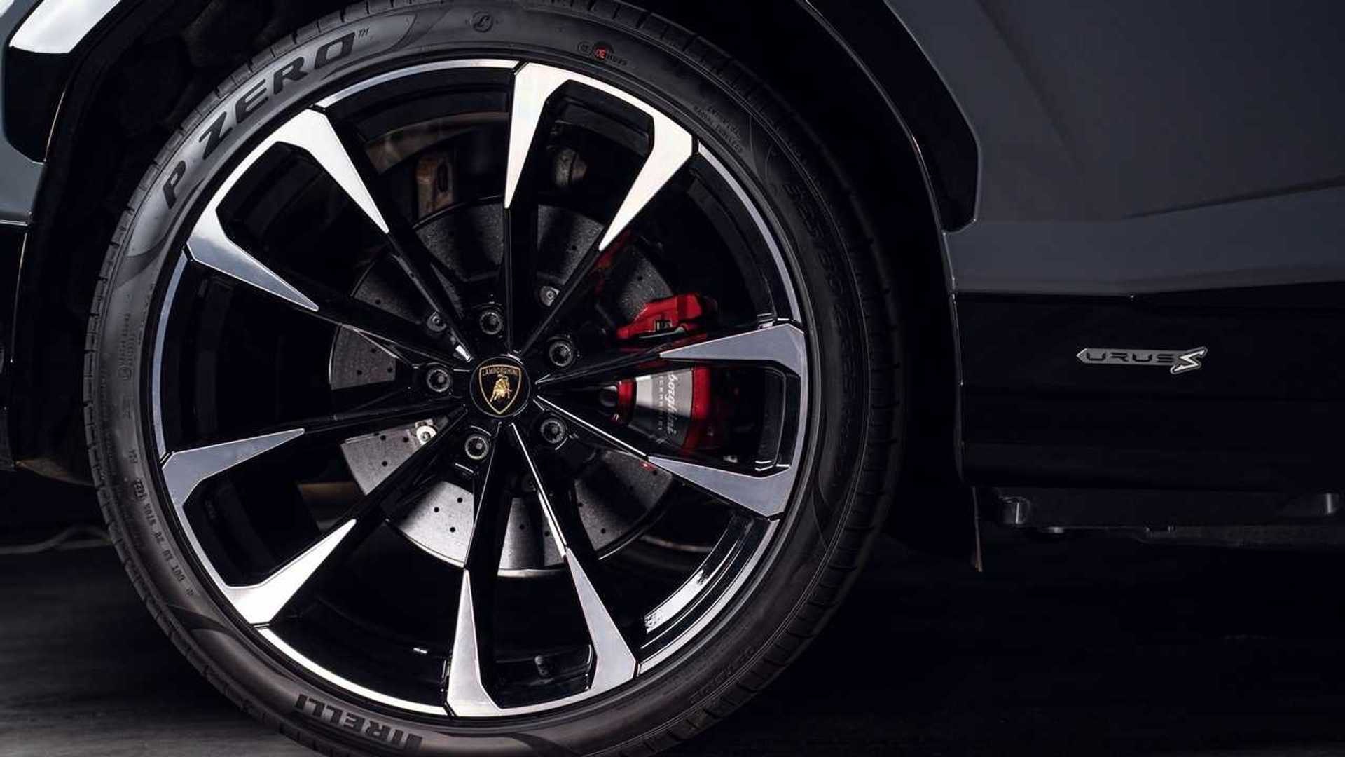 Lamborghini Urus S 5