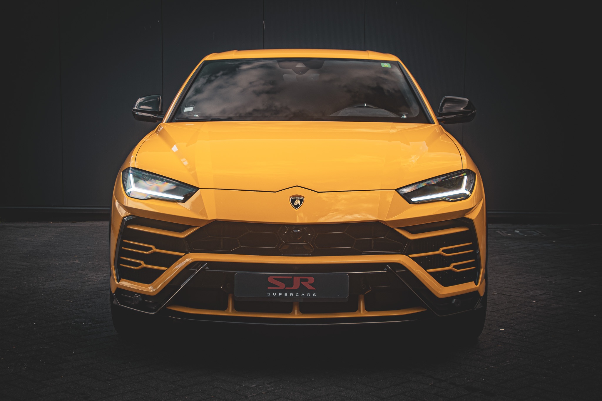 Lamborghini Urus huren Den Bosch — SJR Supercars