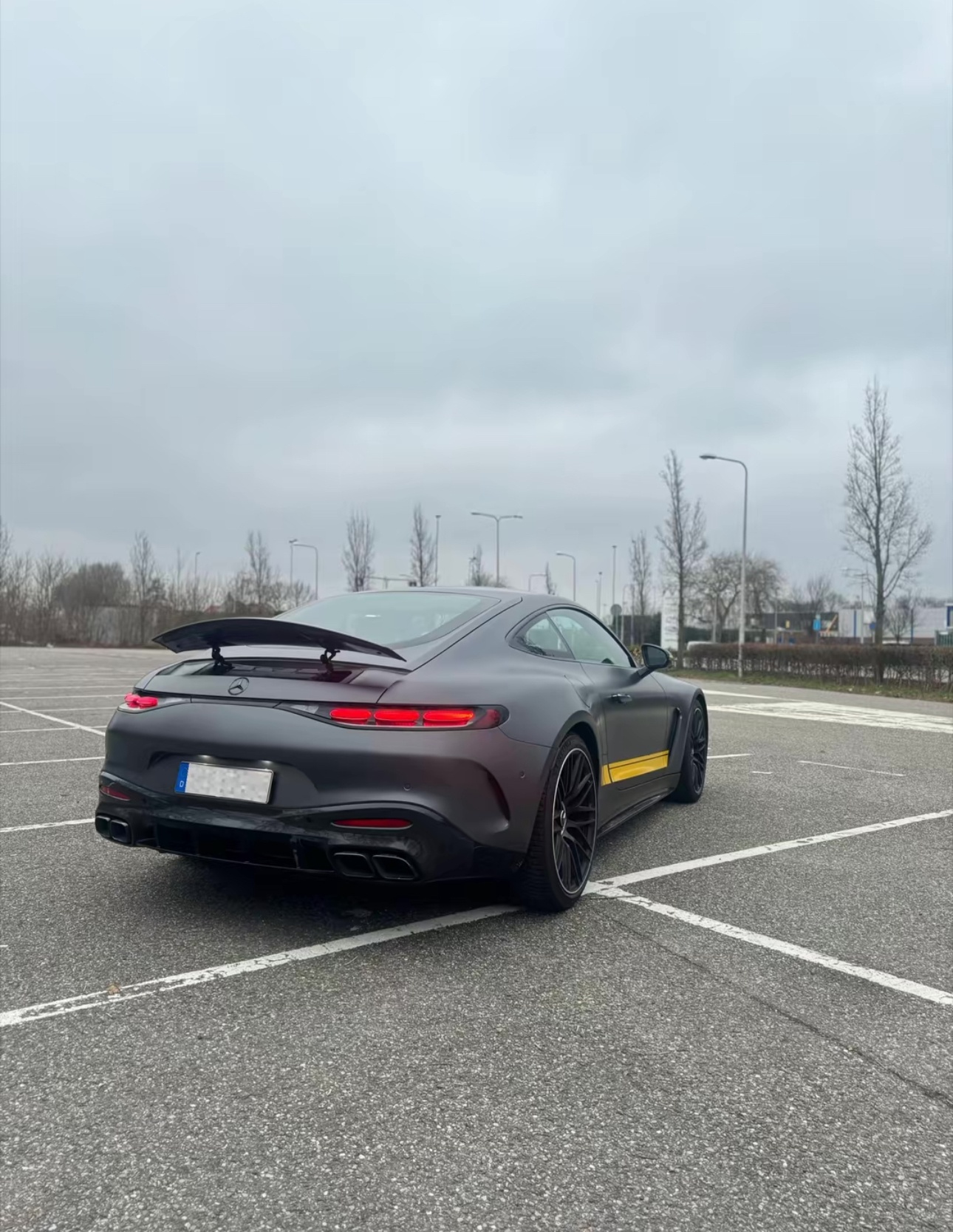Mercedes-AMG GT 63 S Coupé huren Breda