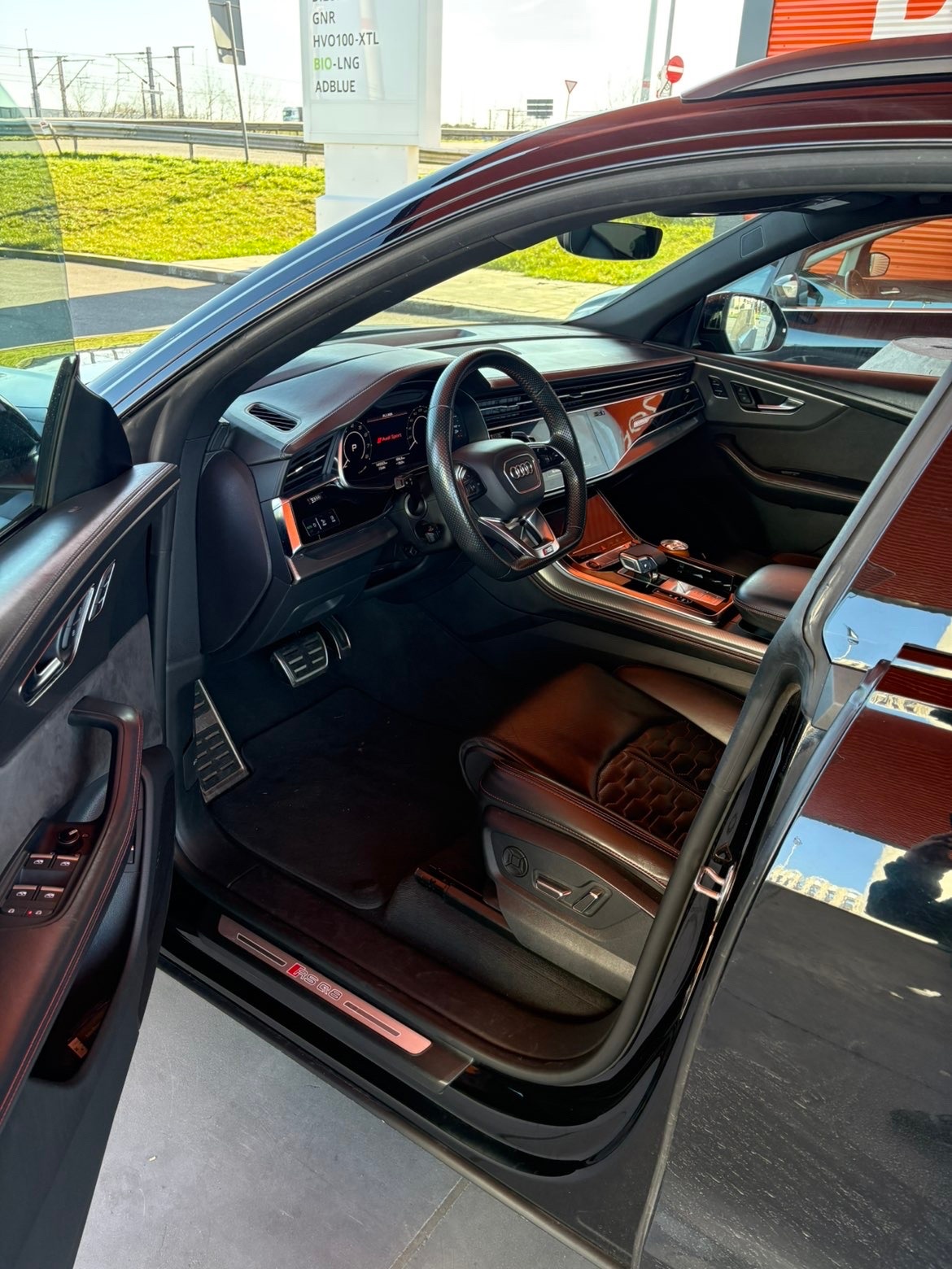 Audi RSQ8 2