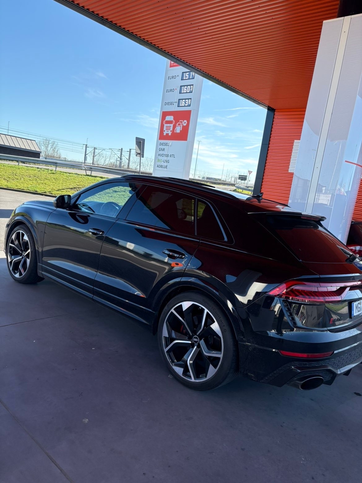 Audi RSQ8 3