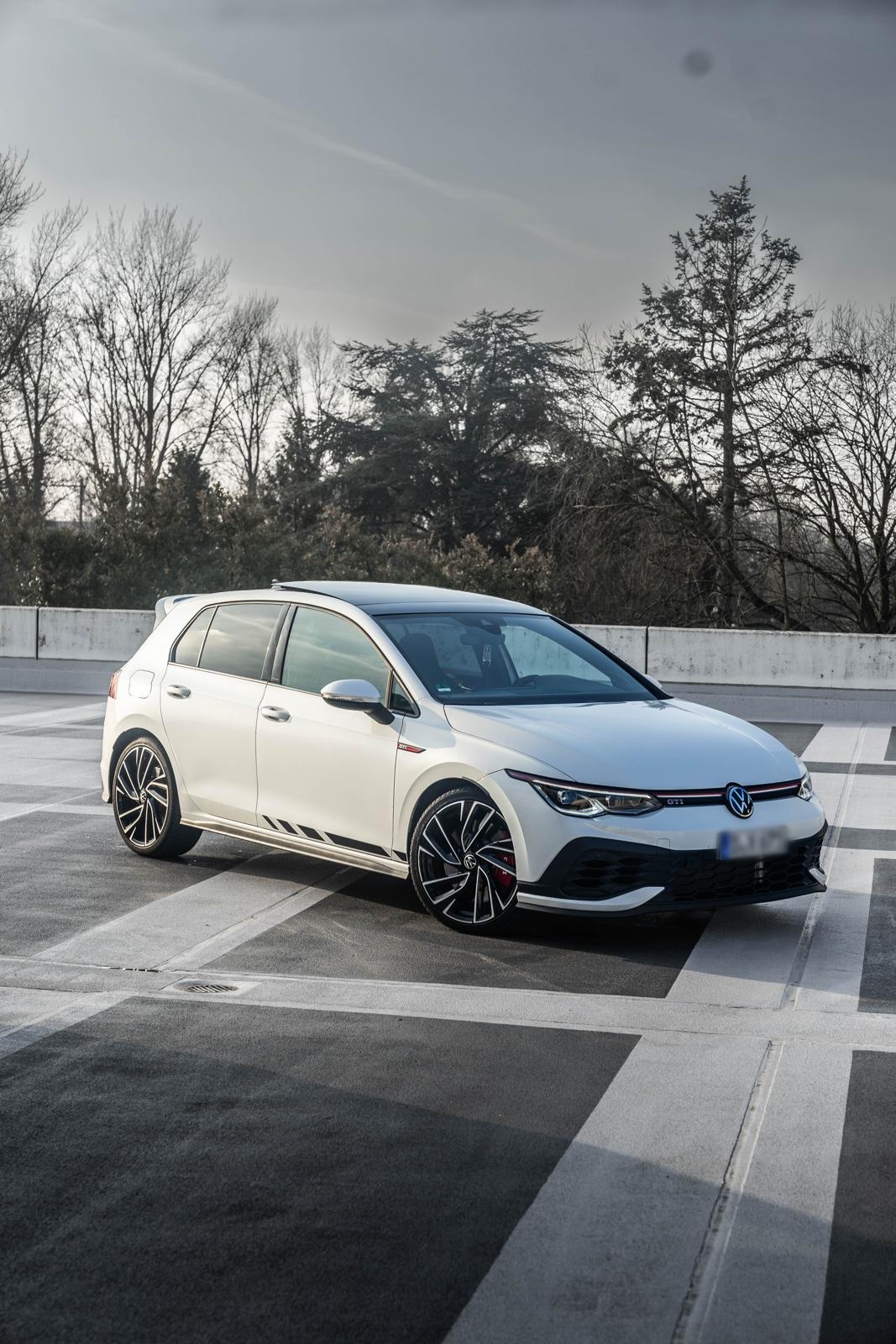 Volkswagen Golf 8 GTI Clubsport huren Rotterdam — V8 AUTOVERHUUR