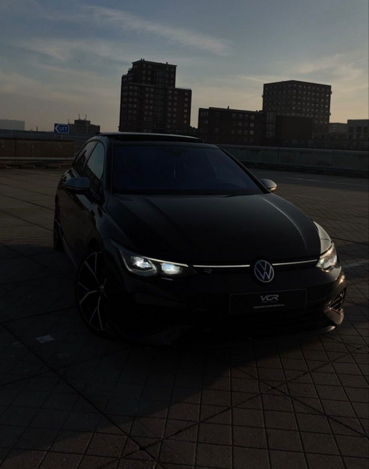 Volkswagen Golf 8R (420PK) huren Rotterdam — Luxe Verhuur